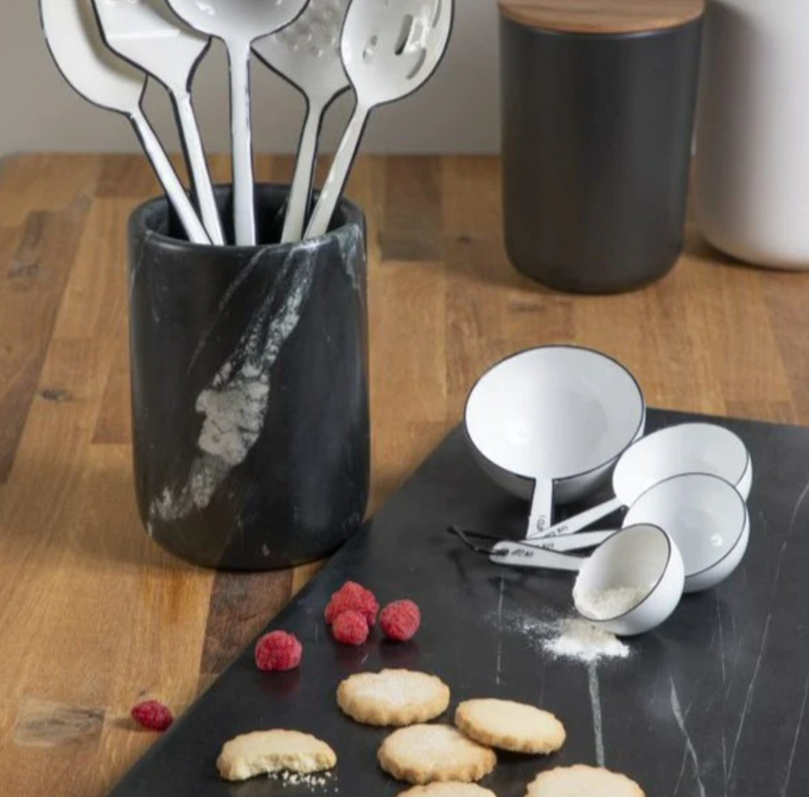 Harlow Measuring Cups - Black and White