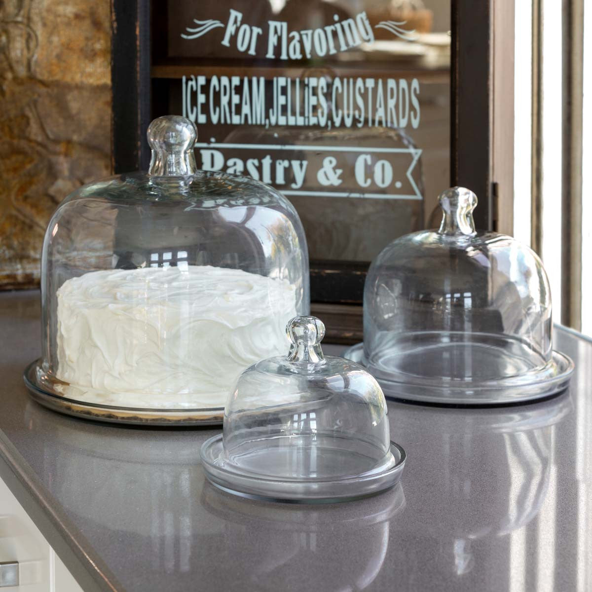Cake and Pastry Domes